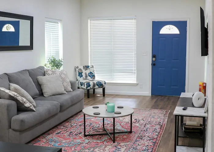 Cozy, Urban Retreat In Downtown San Antonio